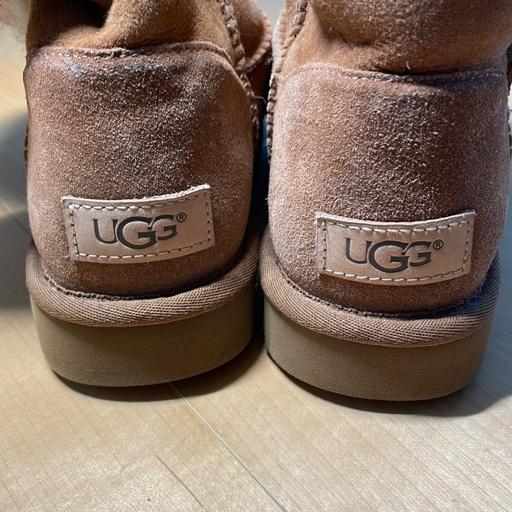 Ugg Bailey Button Ii Size 6 Euc - image 5